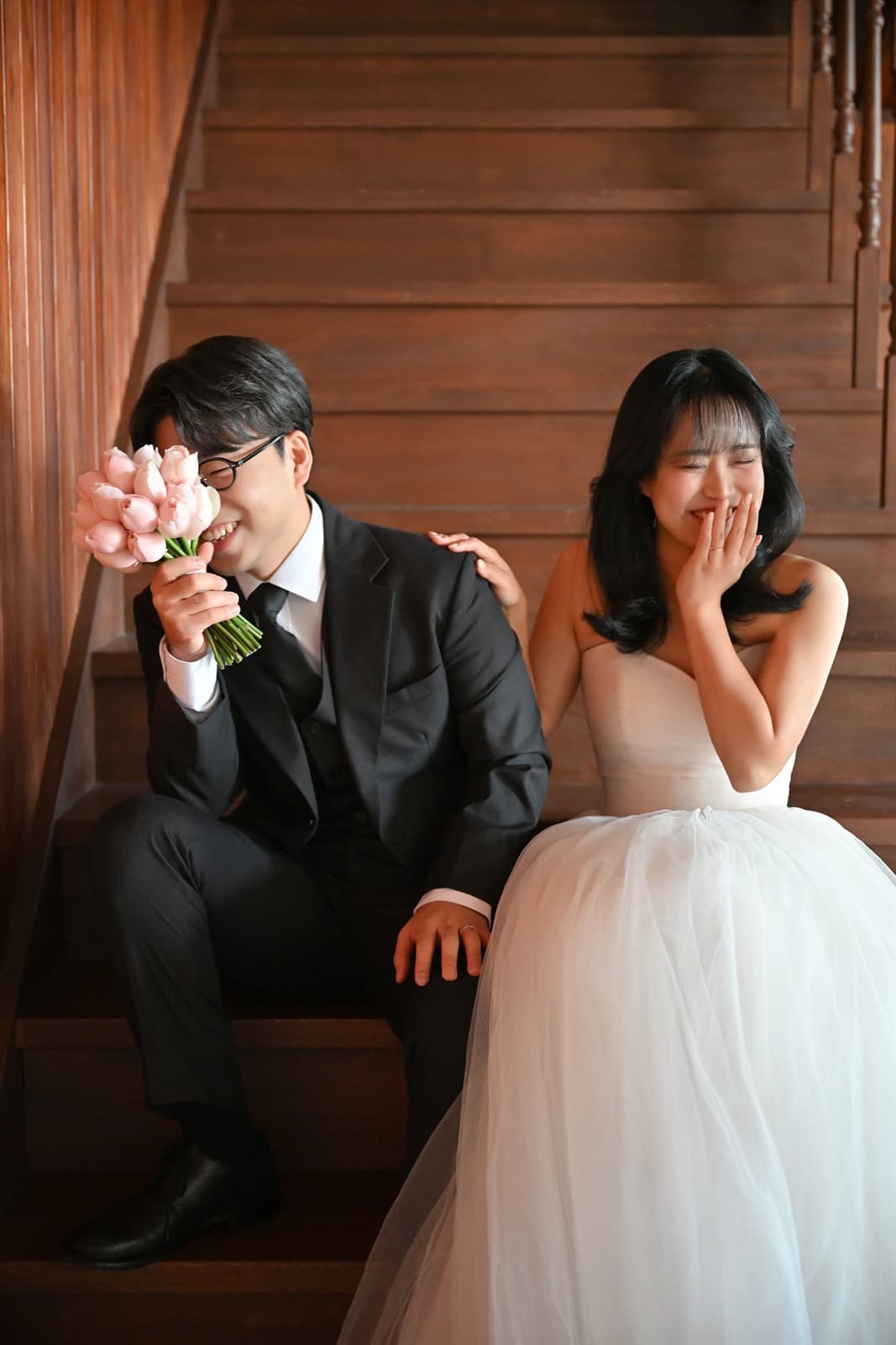 우정훈과 손정은의 다정한 웨딩 사진